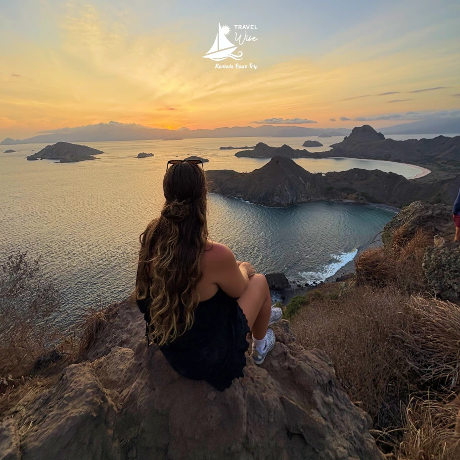 Sunrise view from the summit of Padar Island over three bays