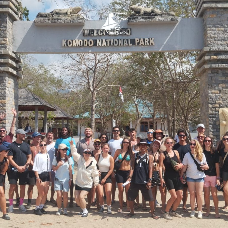 Trip Lombok to Flores 4D3N: Island Hopping Flash Sale Deals!